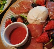 Burrata and Prosciutto Salad