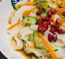 Wheat Gluten Noodles with Cold Rice Noodles
