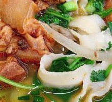 Special Pork Shank and Meat Noodles