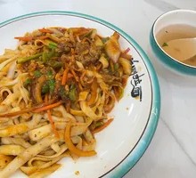 Stir-Fried Beef with Knife-Cut Noodles