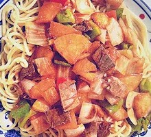土豆烧牛肉盖浇面