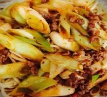 葱爆羊肉盖面