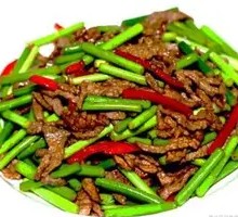 Stir-Fried Beef with Garlic Shoots