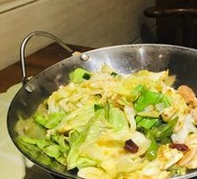 Spicy Pot-Braised Cabbage