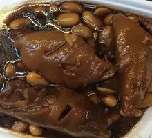 Stewed Pig Trotters with Soybeans