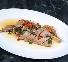 Spicy Sichuan Goose with Betel Pepper