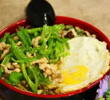 Stir-Fried Pork with Green Pepper Noodles
