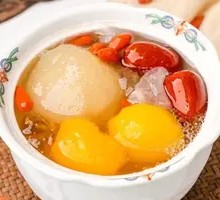 Fresh Tremella Pear and Loquat Stew