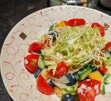 Fresh Fruit and Vegetable Salad