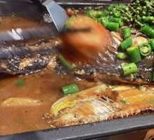 Spring Onion and Green Pepper Flavor Grilled Fish