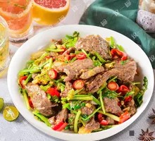 Stir-Fried Beef with Yellow Onion