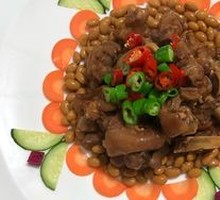 Stewed Pig Trotters with Soybeans
