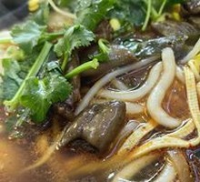 Braised Intestine and Potato Noodles in Clay Pot