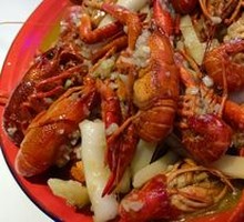 Spicy Garlic Lobster in Golden Soup