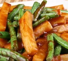 Braised Green Bean and Potato Rice in a Pot