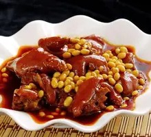 Braised Pig's Feet with Soybeans