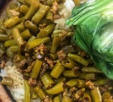 Beef and Minced Pork with Pickled Beans Claypot Rice