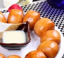 Golden Steamed Bun