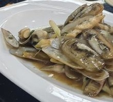 Steamed Clams with Two Colors