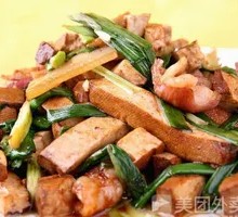 Stir-fried Green Garlic with Fried Tofu Sheets