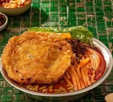 Fried Egg Snail Noodles