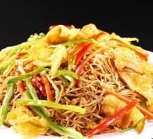 Green Pepper and Egg Fried Noodles