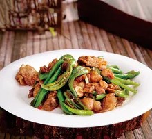 Stir-fried Pig's Head Meat with Green Chili
