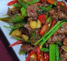 Stir-Fried Beef with Yellow Onion