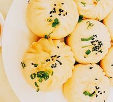 Shanghai Steamed Bun with Crispy Bottom