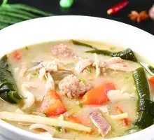 Seaweed Sprout and Pork Rib Soup