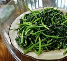 Stir-fried Sweet Potato Leaves with Garlic