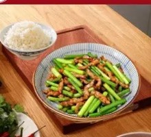 Stir-fried garlic shoots with pork