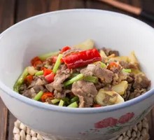 Stir-fried Yellow Beef with Rapeseed Oil