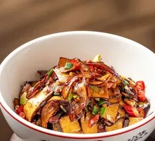 Cured Pig's Lip Stir-fried with Cured Tofu