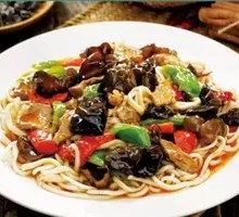 Wood Ear Mushroom Stir-Fry with Pork Noodles