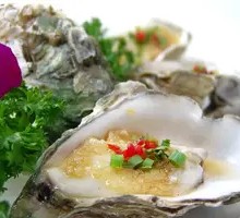 Steamed Deep-Sea Oysters in Bamboo Basket