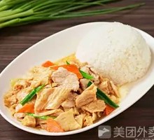 Fried Tofu and Pork Rice in Wooden Bucket