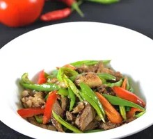 Green Pepper Boneless Pork in Wooden Bucket Rice
