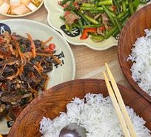 Stir-fried garlic shoots with pork