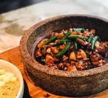 Stir-Fried Frog in Hot Pot with Sauce