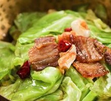 Spicy Stir-Fried Cabbage
