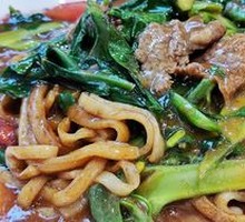 Stir-fried Beef with Rice Noodles