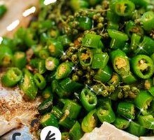 Grilled Fresh Green Pepper with Lingbo Fish