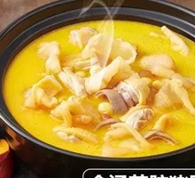 Golden Soup Chicken with Pig's Trotter and Fish Maw