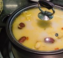 White Pepper Pig's Stomach Chicken Soup