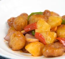 Fruit-Flavored Pork in Sweet and Sour Sauce