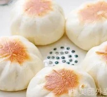 Pickled Vegetable and Pork Buns