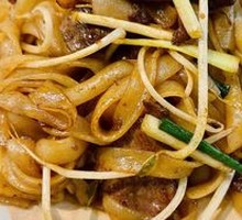 Stir-Fried Beef Rice Noodles