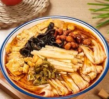 Mixed Sea Snail Noodles