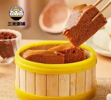 Red Sugar Triangle Cake